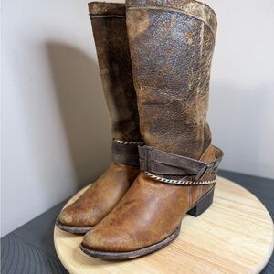 Corral women’s Buckle leather boots